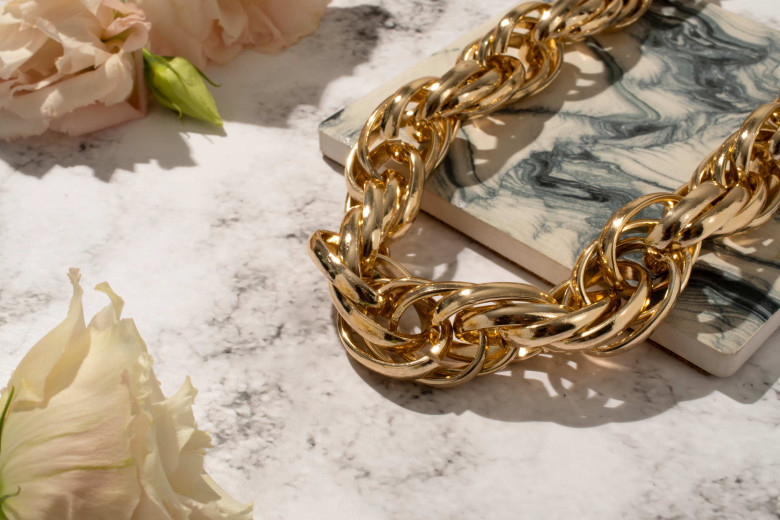 3. Blake Lively’s $158,500 Jewelry at the Super Bowl